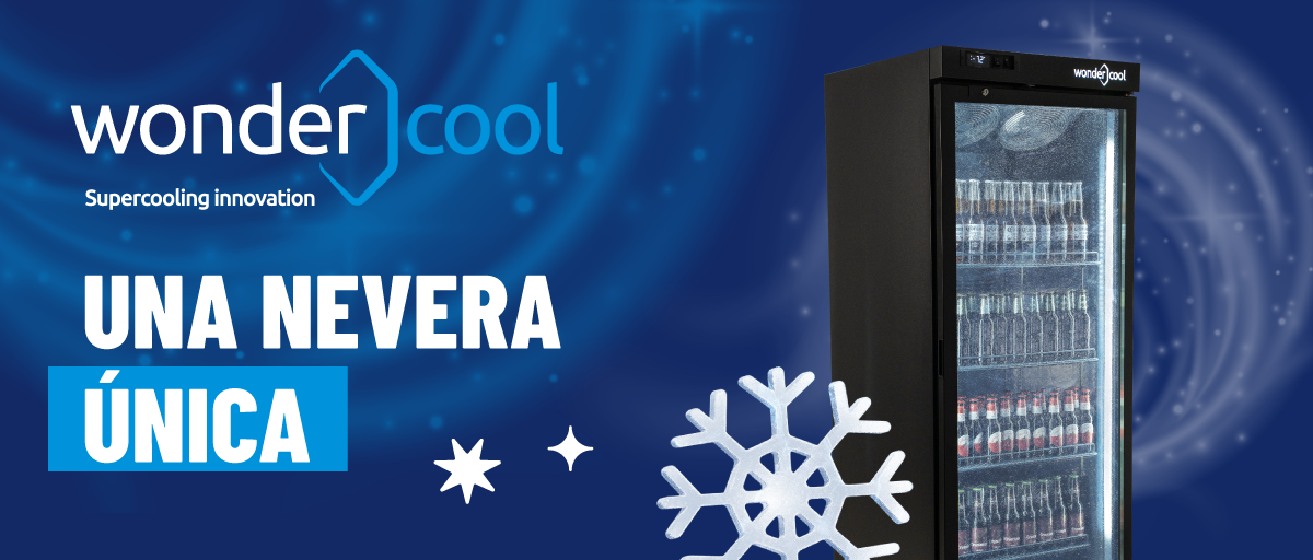 Superenfriador Wondercool con puerta de vidrio enfriando bebidas hasta -8°C sin congelarlas, ideal para bares y negocios HORECA que buscan destacar.