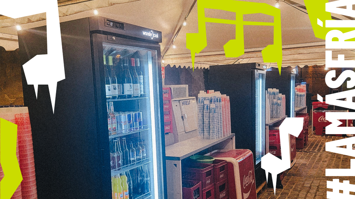 Superenfriadores Wondercool en un festival, enfriando bebidas rápidamente para servir cerveza fría sin tiempos de espera.